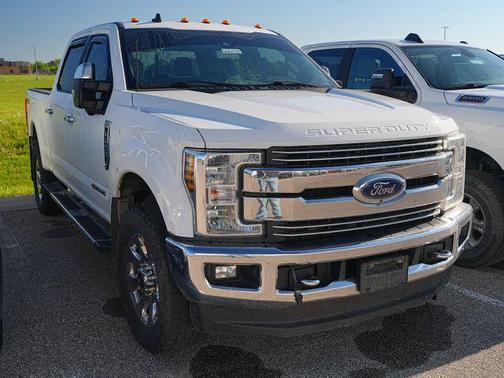 Oxford White 2019 Ford F-250 Lariat