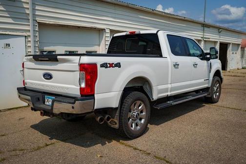 Oxford White 2019 Ford F-250 Lariat