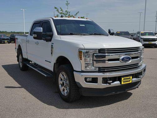Oxford White 2019 Ford F-250 Lariat