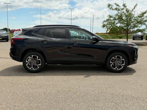 Mosaic Black Metallic 2026 Chevrolet Trax LT