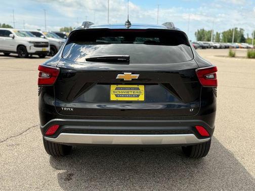 Mosaic Black Metallic 2026 Chevrolet Trax LT