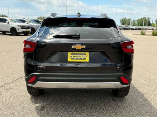 Mosaic Black Metallic 2026 Chevrolet Trax LT
