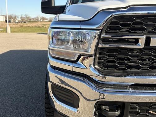 2024 RAM 2500 Tradesman Crew Cab 4x4 6'4' Box
