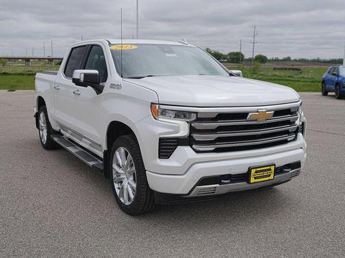 Iridescent Pearl Tricoat 2023 Chevrolet Silverado 1500 High Country