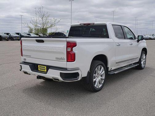 Iridescent Pearl Tricoat 2023 Chevrolet Silverado 1500 High Country