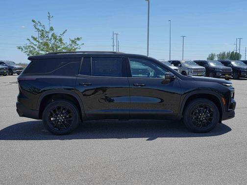 Mosaic Black Metallic 2026 Chevrolet Traverse LT