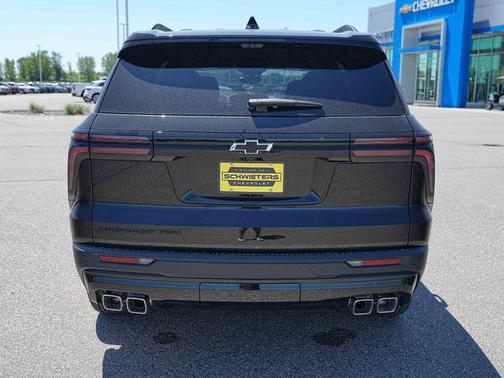 Mosaic Black Metallic 2026 Chevrolet Traverse LT