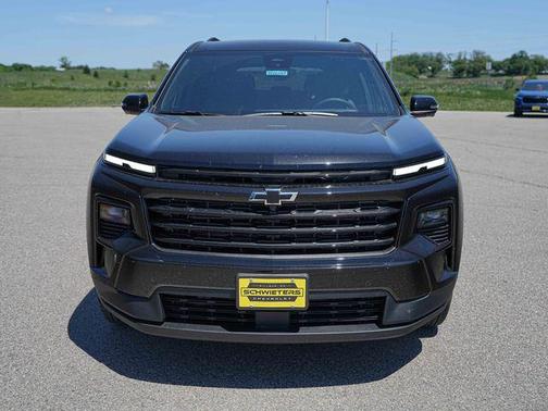 Mosaic Black Metallic 2026 Chevrolet Traverse LT