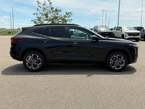 Mosaic Black Metallic 2026 Chevrolet Trax LT