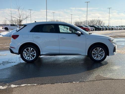 2025 Audi Q3 Premium 45 TFSI S line quattro Tiptronic