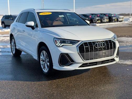 2025 Audi Q3 Premium 45 TFSI S line quattro Tiptronic