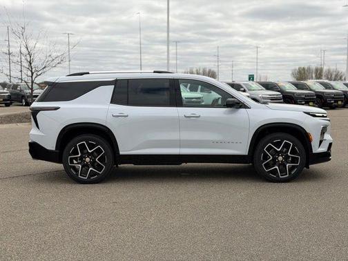 Polar White Tricoat 2026 Chevrolet Traverse High Country
