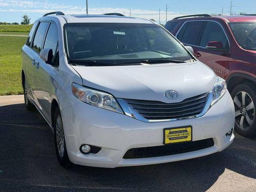 Blizzard Pearl 2016 Toyota Sienna XLE