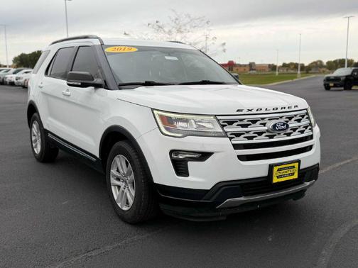 Oxford White 2019 Ford Explorer XLT