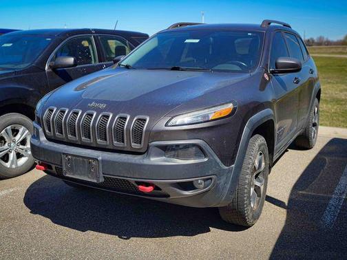 Brilliant Black Crystal Pearlcoat 2014 Jeep Cherokee Trailhawk