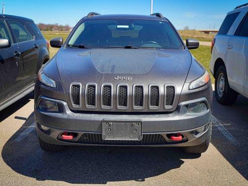 Brilliant Black Crystal Pearlcoat 2014 Jeep Cherokee Trailhawk
