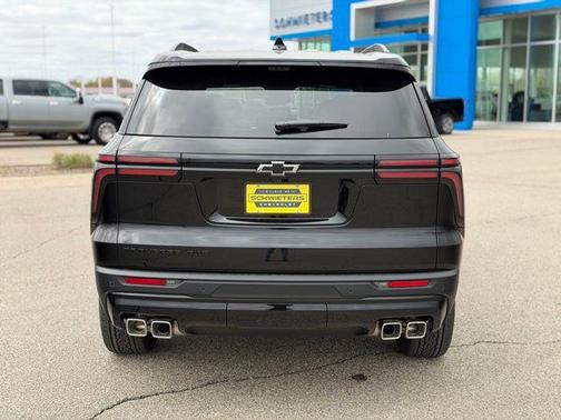 Mosaic Black Metallic 2026 Chevrolet Traverse LT