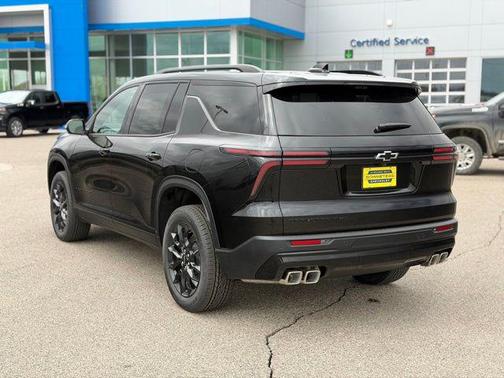 Mosaic Black Metallic 2026 Chevrolet Traverse LT