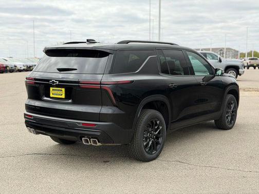 Mosaic Black Metallic 2026 Chevrolet Traverse LT