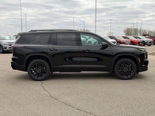 Mosaic Black Metallic 2026 Chevrolet Traverse LT