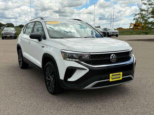 Pure White 2022 Volkswagen Taos 1.5T S