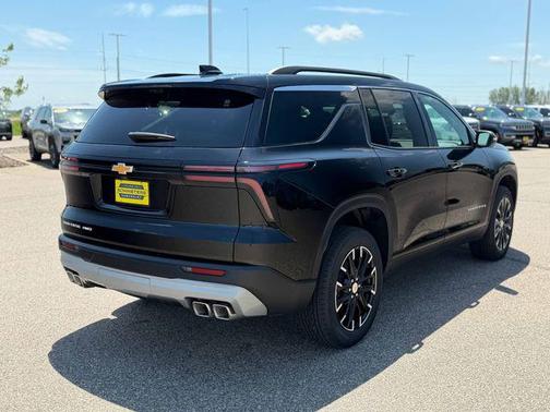 Mosaic Black Metallic 2026 Chevrolet Traverse LT