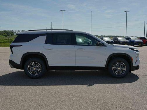 Summit White 2026 Chevrolet Traverse LT
