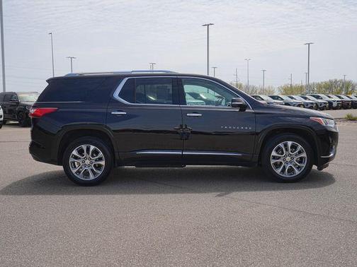 Mosaic Black Metallic 2020 Chevrolet Traverse Premier