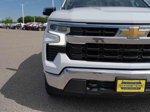 Summit White 2022 Chevrolet Silverado 1500 LT