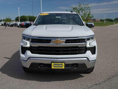 Summit White 2022 Chevrolet Silverado 1500 LT