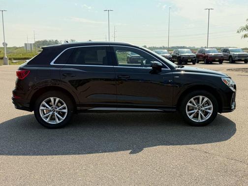 Mythos Black Metallic 2025 Audi Q3 Premium 45 TFSI S line quattro Tiptronic
