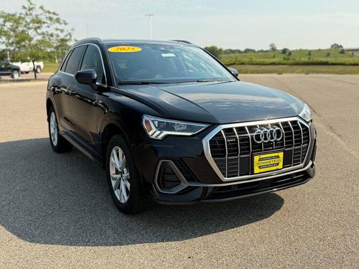 Mythos Black Metallic 2025 Audi Q3 Premium 45 TFSI S line quattro Tiptronic