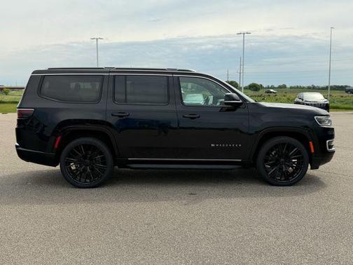 Diamond Black Crystal Pearlcoat 2024 Jeep Wagoneer Series II 4x4