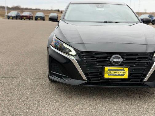Super Black Clearcoat 2025 Nissan Altima 2.5 SV