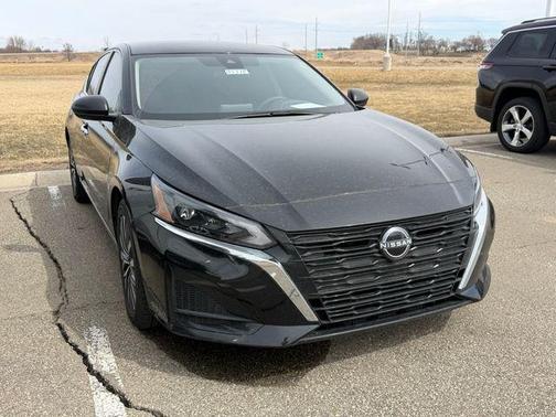 Super Black Clearcoat 2025 Nissan Altima 2.5 SV