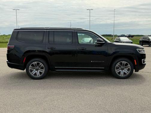 Diamond Black Crystal Pearlcoat 2024 Jeep Wagoneer Series II 4x4