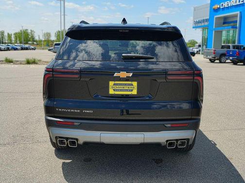 Mosaic Black Metallic 2026 Chevrolet Traverse LT