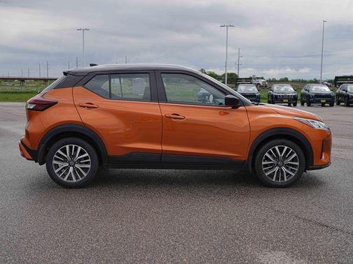 Monarch Orange/Super Black 2021 Nissan Kicks SV