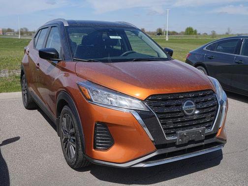 Monarch Orange/Super Black 2021 Nissan Kicks SV