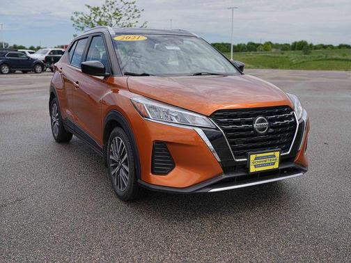 Monarch Orange/Super Black 2021 Nissan Kicks SV