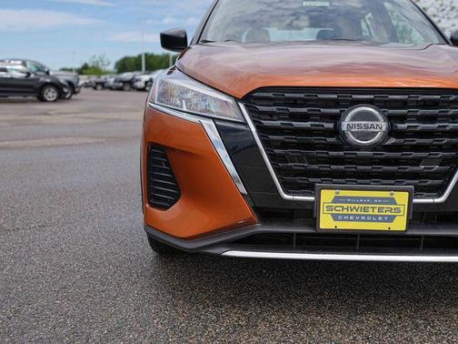 Monarch Orange/Super Black 2021 Nissan Kicks SV