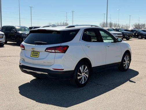 Iridescent Pearl Tricoat 2022 Chevrolet Equinox Premier w/1LZ