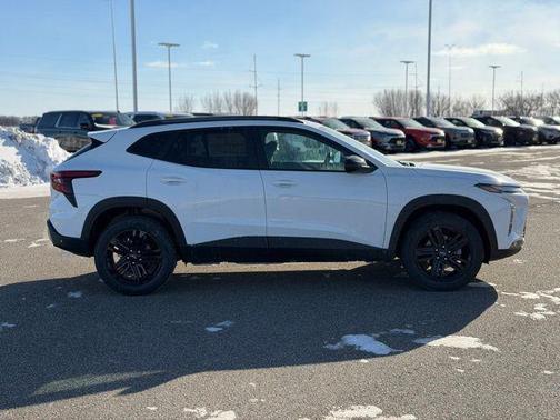 Summit White 2026 Chevrolet Trax FWD ACTIV