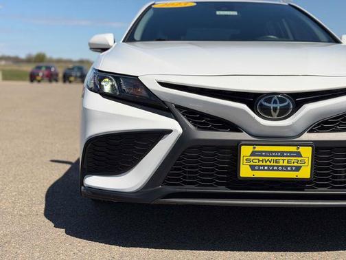 Ice 2023 Toyota Camry SE