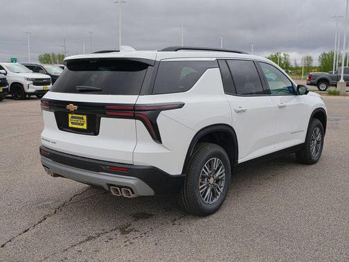 Summit White 2026 Chevrolet Traverse LT