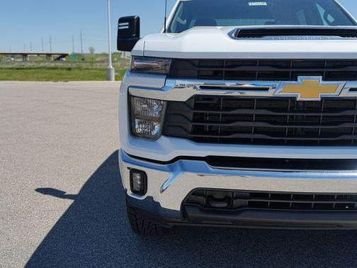 Summit White 2025 Chevrolet Silverado 2500 LT