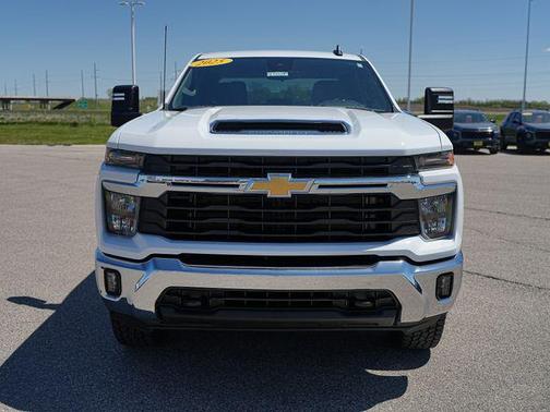 Summit White 2025 Chevrolet Silverado 2500 LT
