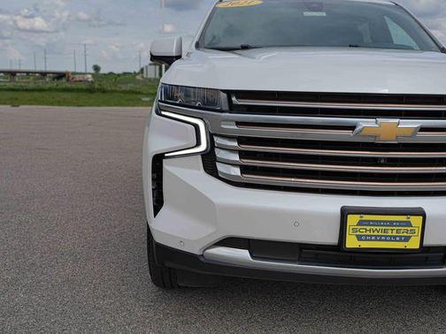 Iridescent Pearl Tricoat 2021 Chevrolet Suburban 4WD High Country