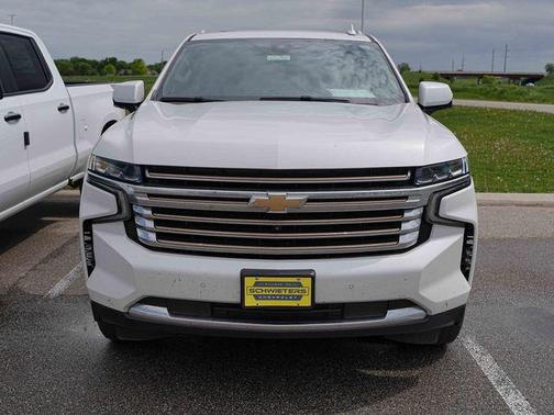 Iridescent Pearl Tricoat 2021 Chevrolet Suburban 4WD High Country