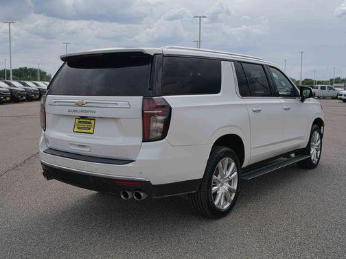 Iridescent Pearl Tricoat 2021 Chevrolet Suburban 4WD High Country